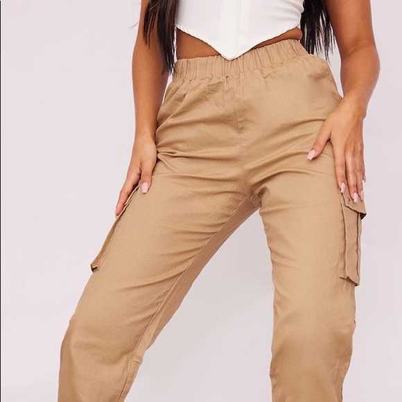Pretty Little Thing Petite Stone Pocket Detail Cargo Pants - Picture 2 of 5